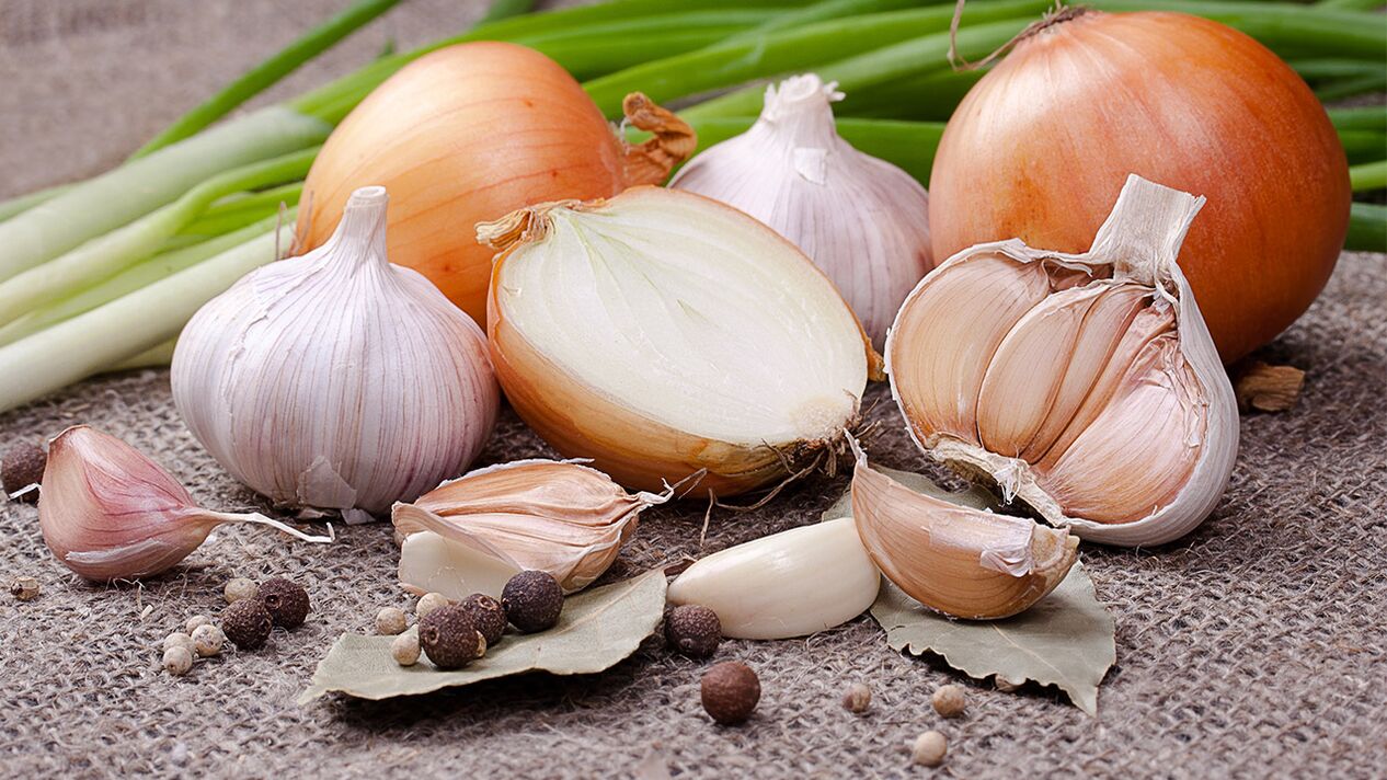 bawang bodas jeung bawang pikeun ngubaran cacing
